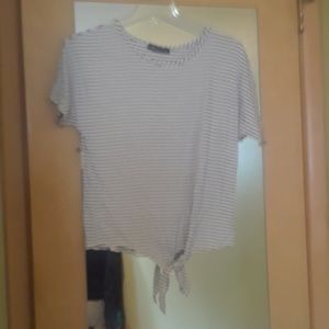 Tied short sleeve shirt